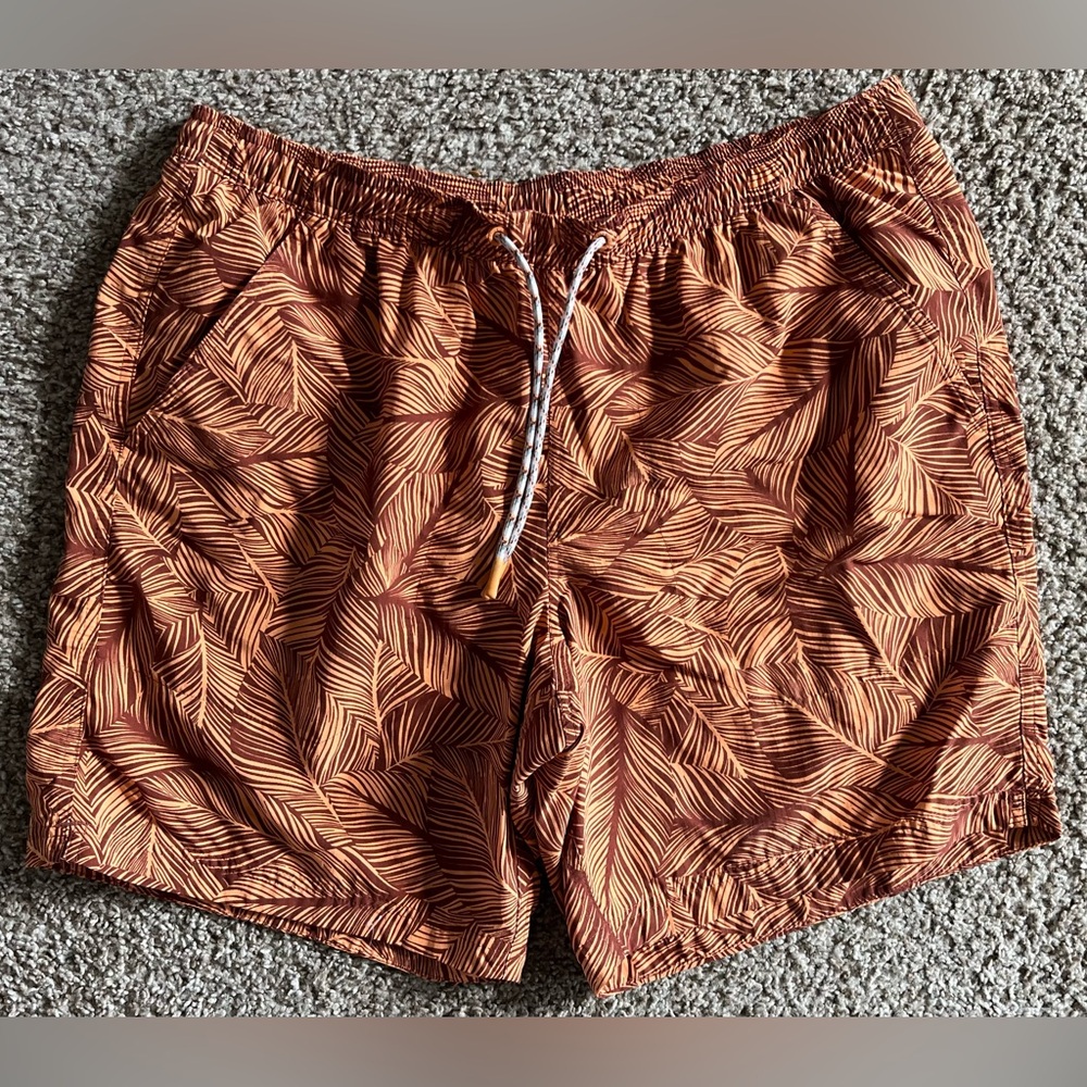 Eddie Bauer swim trunks Size large